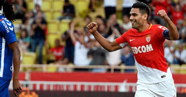 Adı Galatasaray ile Anılan Falcao, Monaco'nun Kamp Kadrosuna Alınmadı 