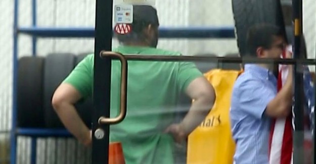 Adil Öksüz'ün Kayınbiraderi ABD Bayrağını Öptü