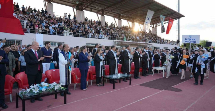 Adıyaman Üniversitesi Mezuniyet Töreninde Coşku