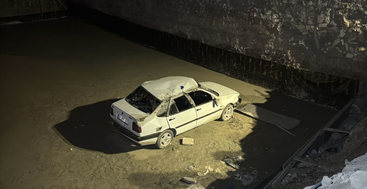 Adıyaman'da Araç İnşaat Temeline Devrildi, 4 Yaralı