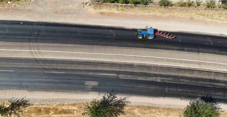 Adıyaman'da aşırı sıcaklar asfalt erimesine yol açtı