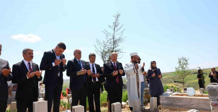 Adıyaman'da Bayram Arifesinde Şehitlik Ziyareti Yapıldı