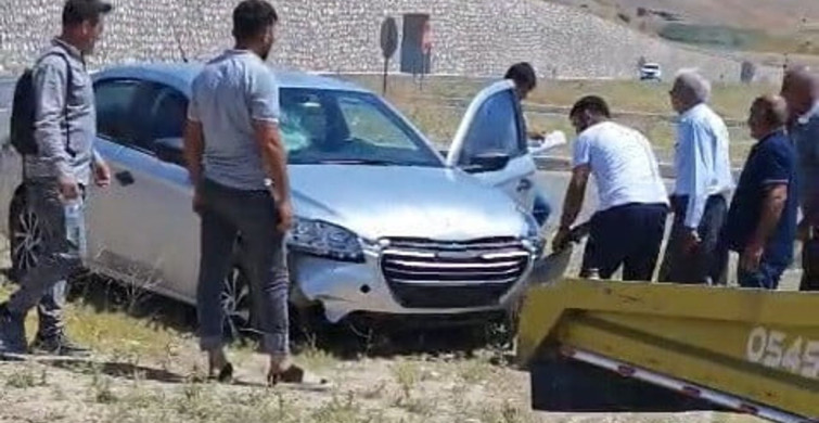 Adıyaman'da motosiklete çarpmamak için manevra yapan otomobil refüje çıktı: 1 yaralı