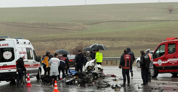 Adıyaman'da Otobüs ve Otomobil Çarpıştı: 3 Kişi Hayatını Kaybetti