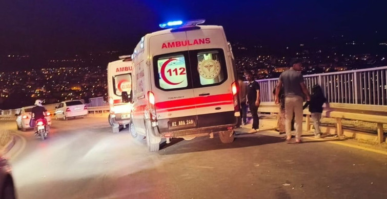 Adıyaman'da otomobil bariyerlere çarptı, 4 kişi yaralandı