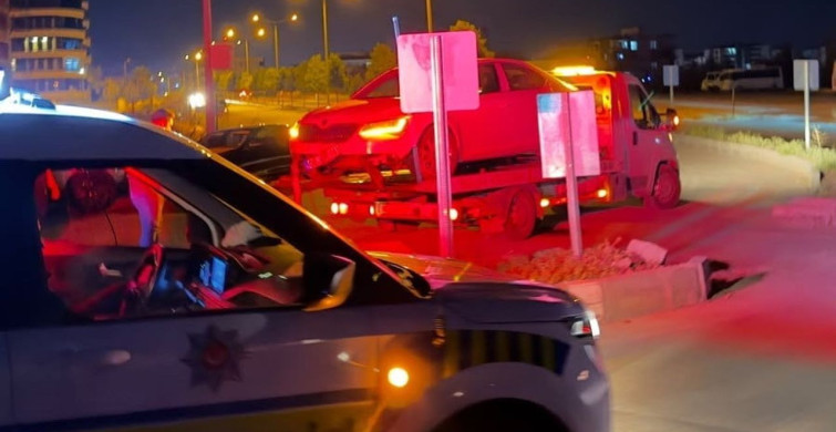 Adıyaman'da otomobil refüje çıktı, can kaybı yaşanmadı