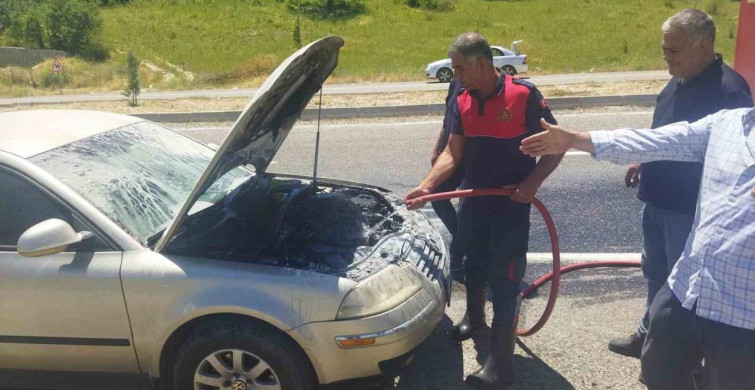 Adıyaman'da Seyir Halindeki Araç Yangını