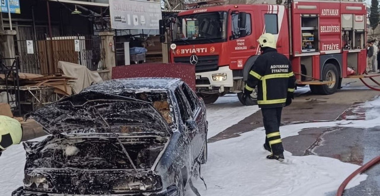Adıyaman'da Seyir Halindeki Otomobil Yangını