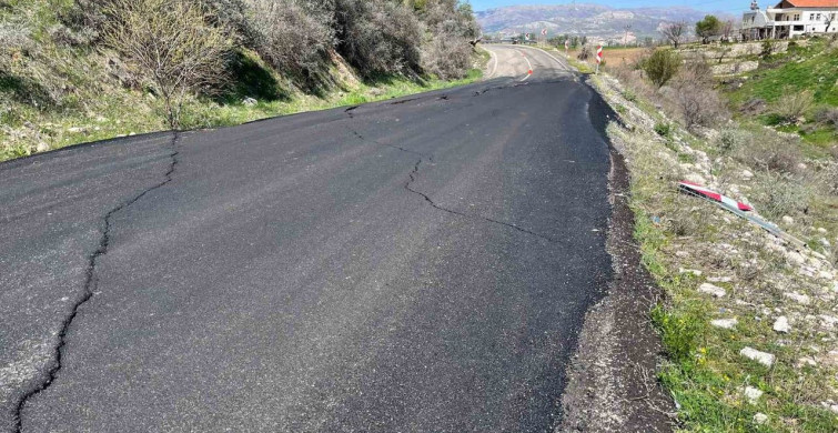 Adıyaman'daki Tehlikeli Yol Çökmeleri