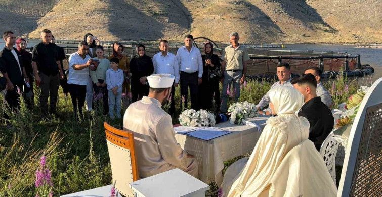 Adıyaman'daki yüzen adalarda tarihe geçen nikah töreni