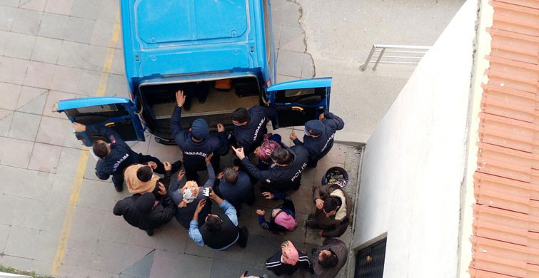 Adliye Bahçesinde Tedirgin Anlar