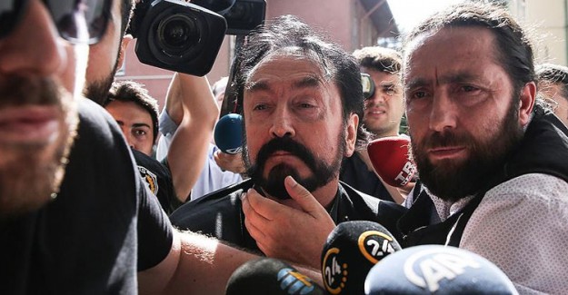 Adnan Oktar'dan Gözaltında İlk Mesaj