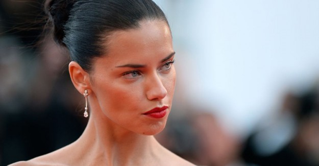 Adriana Lima Bu Kez Fazla Kilolarıyla Dikkat Çekti