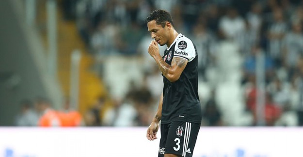 Adriano’dan Beşiktaş’ı Üzecek Karar!
