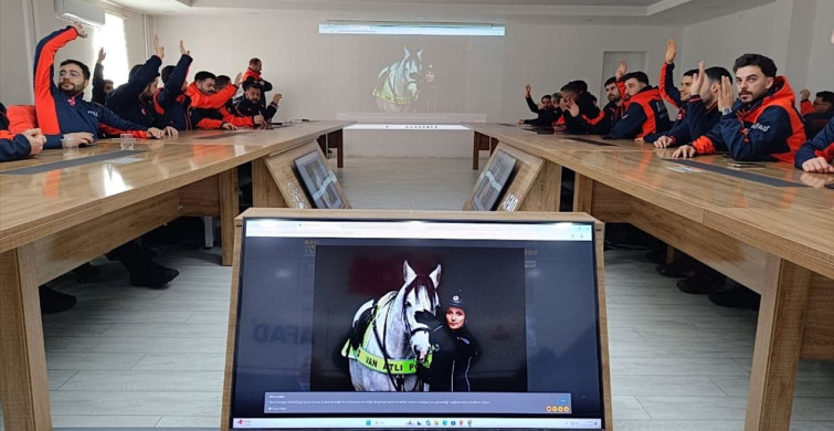 AFAD Personeli Van'da Yılın Kareleri Oylamasına Katıldı