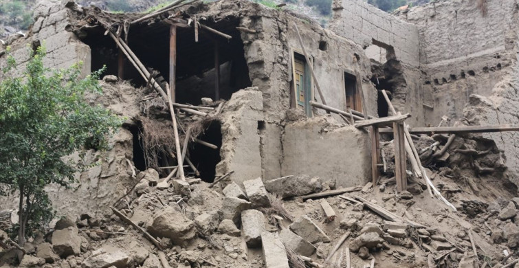 Afganistan'da Şiddetli Deprem: 800'den Fazla Can Kaybı