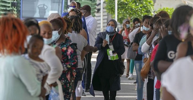 Afrika'da Bin Sağlık Personeli Covid-19'a Yakalandı
