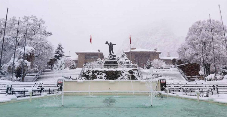 Afyon'da okullar tatil mi? 4 Mart 2022 yarın Afyon'da okullar tatil mi? Afyon Valiliği son dakika açıklamaları