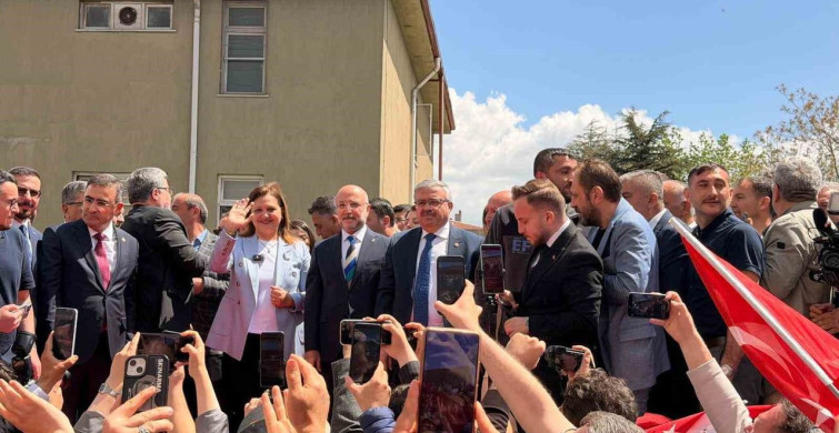 Afyonkarahisar Belediye Başkanı Burcu Köksal, AK Parti'ye Geçti