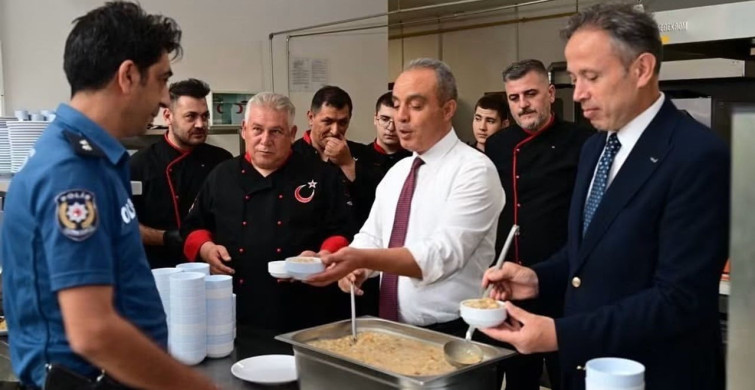 Afyonkarahisar Emniyet Müdürlüğü'nden aşure dağıtımı