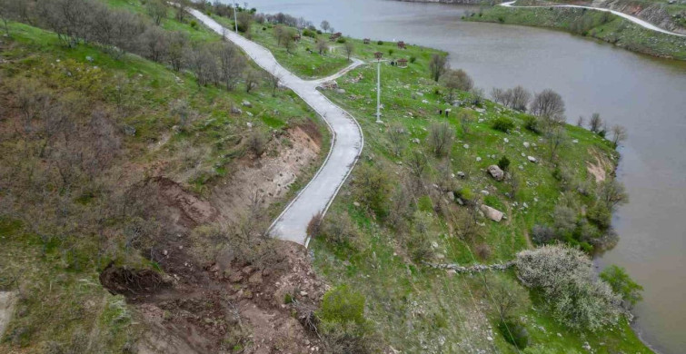 Afyonkarahisar Yedikapı Tabiat Parkı Yolu Heyelanla Kapandı