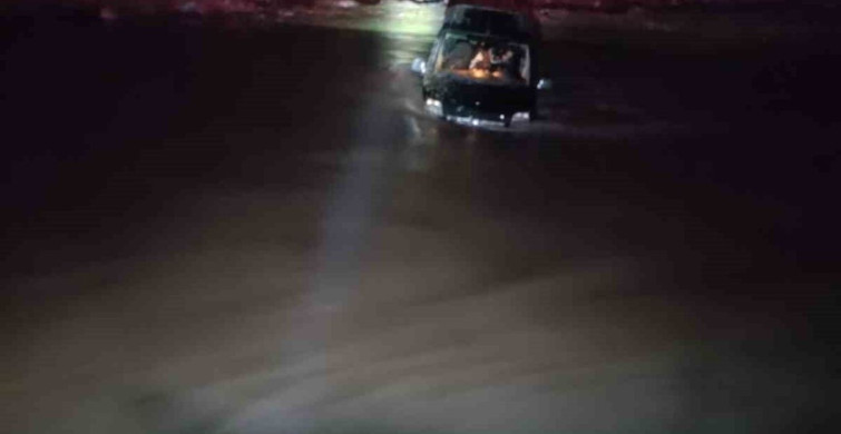 Afyonkarahisar'da Araçla Çayı Geçmeye Çalışan Sürücü Mahsur Kaldı