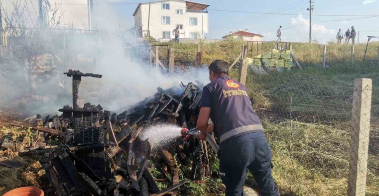 Afyonkarahisar'da arazide çıkan yangın kontrol altına alındı