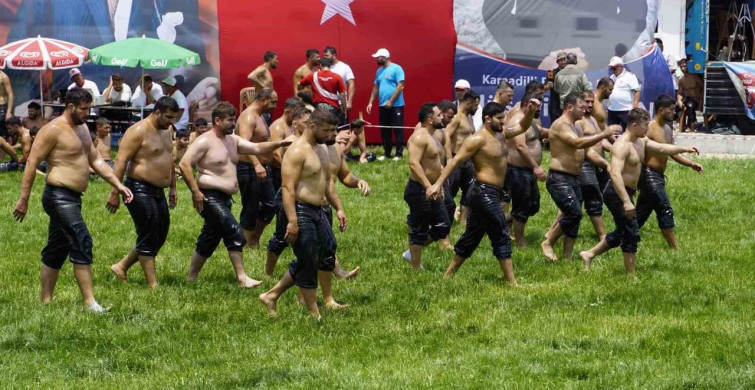 Afyonkarahisar’da ata sporu coşkusu: Pehlivanlar er meydanına çıktı