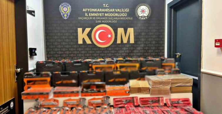 Afyonkarahisar'da Kaçak Hırdavat Malzemeleri Ele Geçirildi