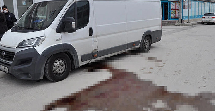 Afyonkarahisar'da Kamyonetten Sızan Kan Korkuttu