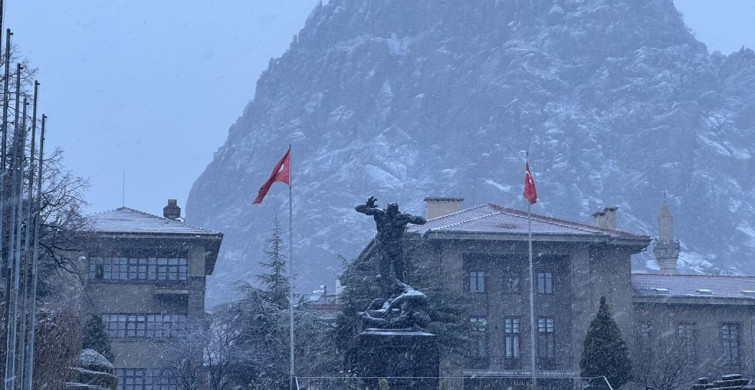 Afyonkarahisar'da Kar Yağışı Etkisini Gösterdi