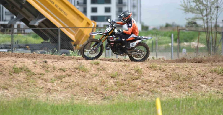 Afyonkarahisar'da Motokros Şampiyonaları Başladı