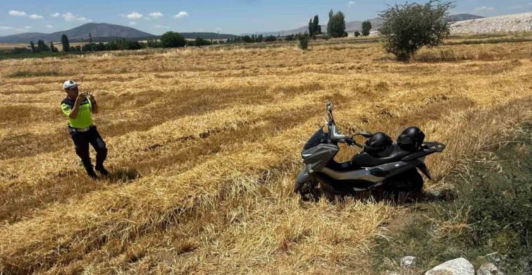 Afyonkarahisar'da motosiklet kazasında 2 kişi yaralandı