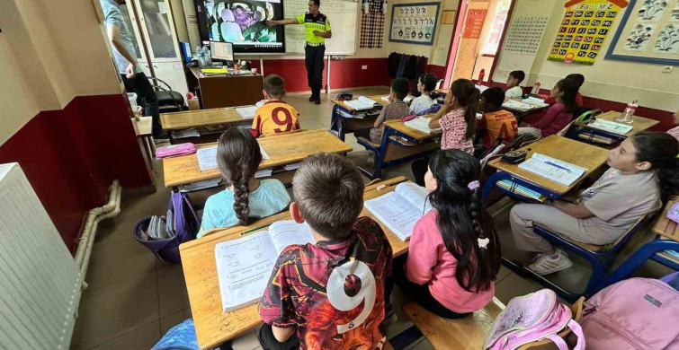 Afyonkarahisar'da öğrencilere ve vatandaşlara trafik güvenliği eğitimi verildi