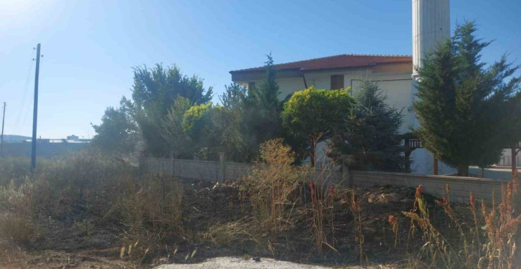 Afyonkarahisar'da otluk alanda çıkan yangına TOMA müdahalesi