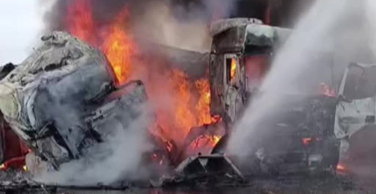 Afyonkarahisar'da Tır Çarpışması ve Yangın