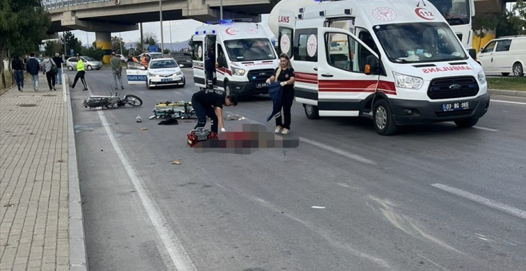 Afyonkarahisar'da Tır Motosiklete Çarptı: İki Genç Hayatını Kaybetti