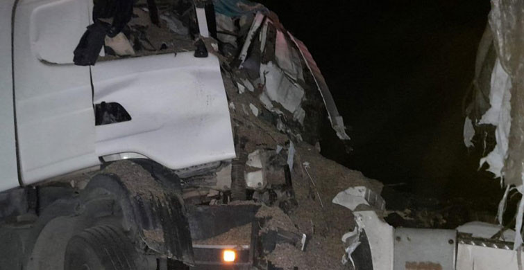Afyonkarahisar'da Tır ve Beton Mikseri Çarpıştı