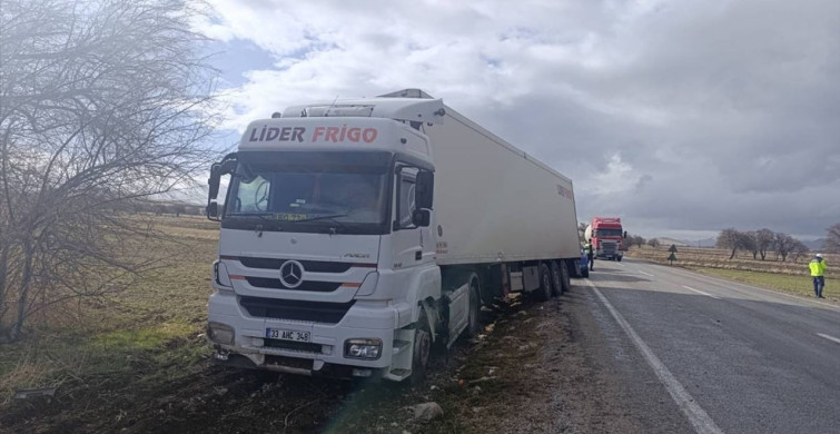 Afyonkarahisar'da Tır ve Otomobil Çarpıştı, 5 Yaralı