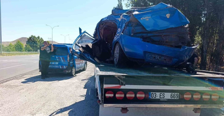 Afyonkarahisar'da trafik kazasında anne ve baba yaşamını yitirdi, bebek ağır yaralandı