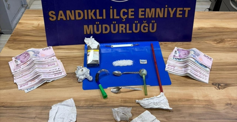 Afyonkarahisar'da Uyuşturucu Operasyonu: 3 Gözaltı