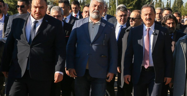 Ağıralioğlu Adıyaman'da Deprem Şehitliği'ni Ziyaret Etti