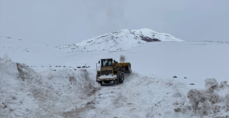 Ağrı Dağı'nda Kaybolan Kadın Dağcı İçin Arama Kurtarma Çalışmaları Devam Ediyor