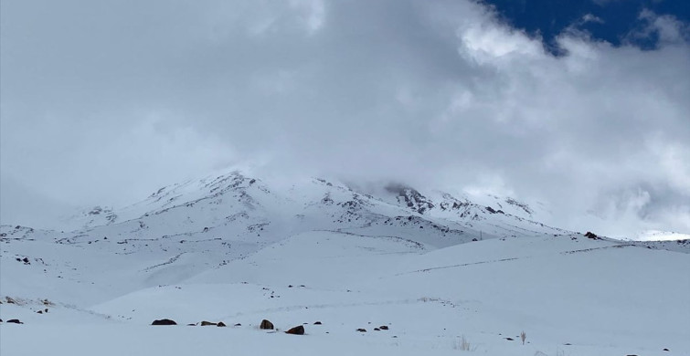 Ağrı Dağı'nda Kayıp Kadın Dağcı İçin Arama Çalışmaları Başlatıldı