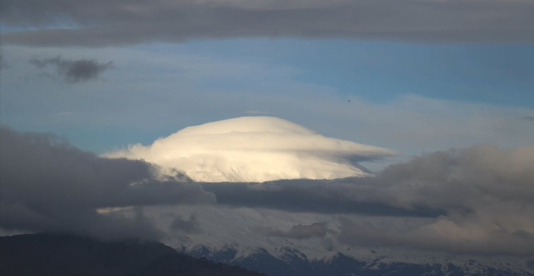 Ağrı Dağı'nda Mercek Bulutu Görüntüleri