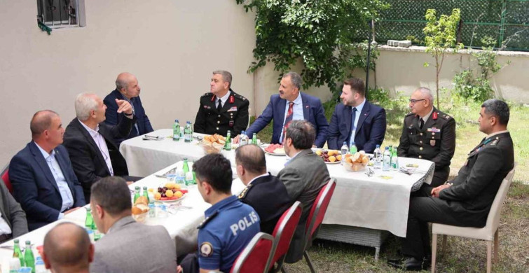 Ağrı Valisi Bozkurt’tan 15 Temmuz gazisi Yusuf Balıkçı’ya evinde ziyaret