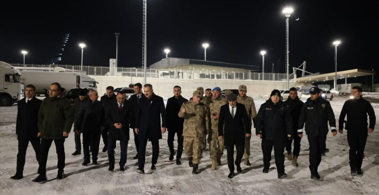 Ağrı Valisi Önder Bozkurt, Gürbulak Sınır Kapısı'nda İncelemelerde Bulundu
