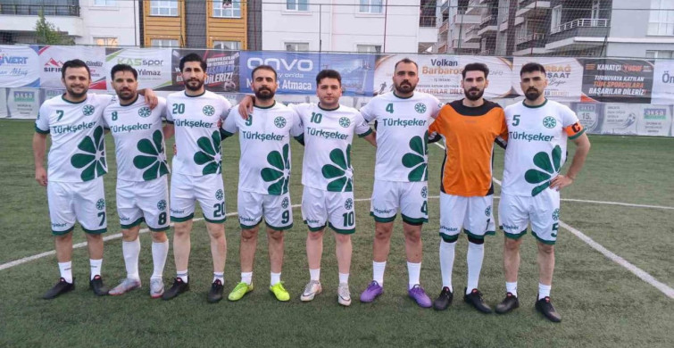 Ağrı'da düzenlenen kurumlar arası futbol turnuvasının şampiyonu Türk Şeker Spor oldu