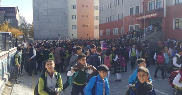 Ağrı'da Eğitime Ara Verildi! 