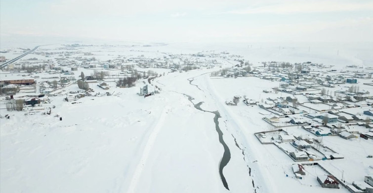 Ağrı'da Kar Manzaraları: Dronla Görüntülenen Tek Katlı Evler